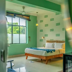 https://letsbunk-poshtel.top-gurgaonhotels.com